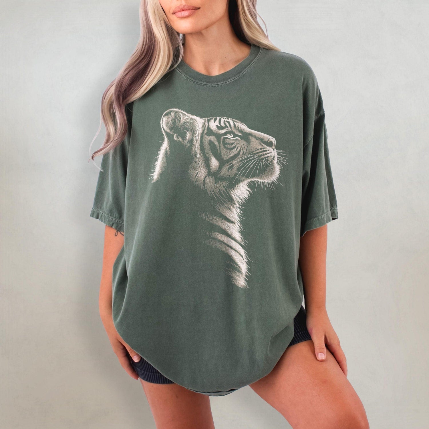 Aesthetic Tiger Shirt - Retro Tiger Comfort Colors T-Shirt, 90s Animal Tshirt, Y2K Animal Graphic Tee, Jungle Safari Animal T Shirt Gift
