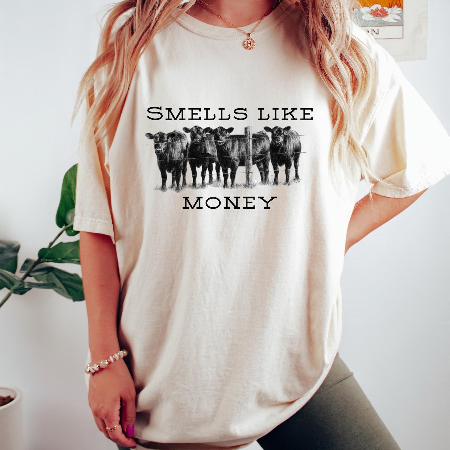 Retro Comfort Cow T-shirt, Smells Like Money Sweatshirt, Cute Animal Shirt, Trendy Women Gift, Funny Highland Cow Crewneck, Farmer Tee
