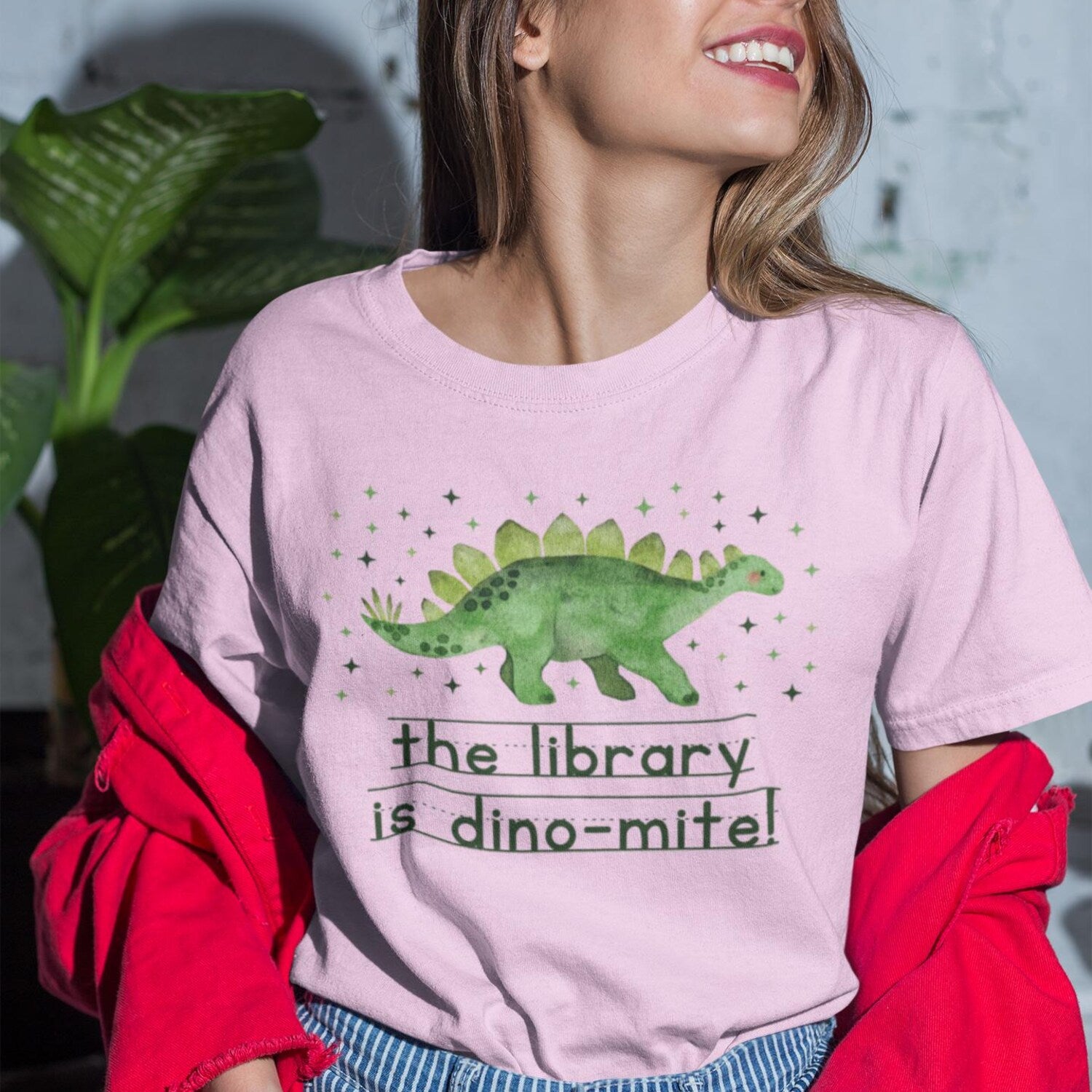 Dinosaur School Librarian Tee Shirt for Back to School, Funny and Adorable 90s Aesthetic Dinosaur Lover T-Shirt for Library Day or Bookworm
