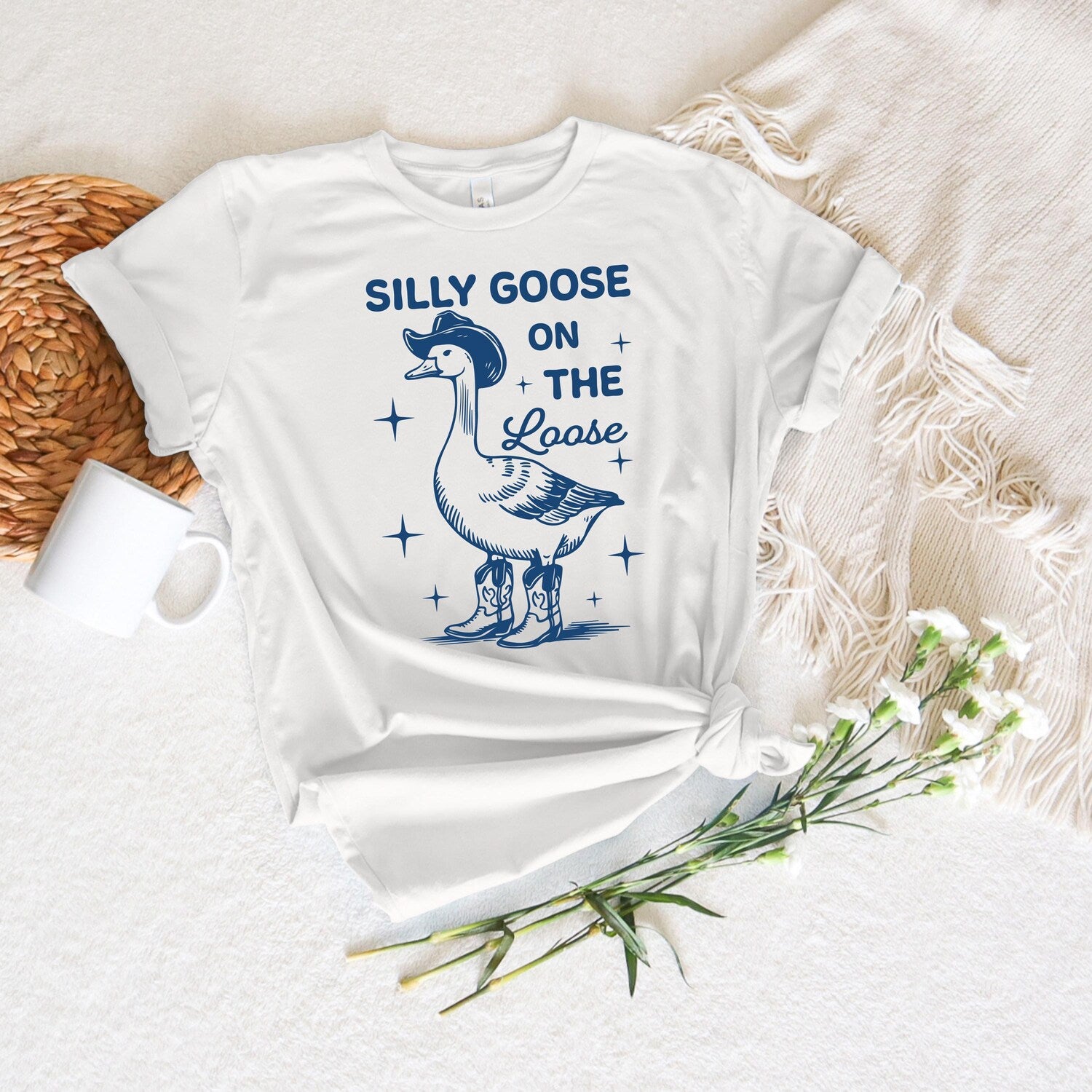 Silly Goose On The Loose Shirt, Silly Goose Farm T-Shirt, Cute Goose Shirt Gifts for Farm Girls, Aesthetic Meme Goose T-Shirt, Y2k Shirt