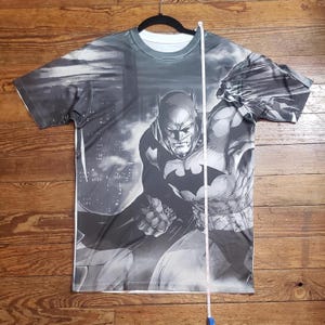 DC Batman Jim Lee all over print Mens size M/L Medium/Large shirt
